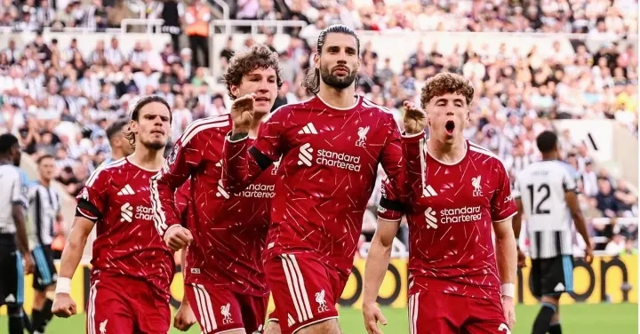 Penálti no último suspiro salva o Liverpool